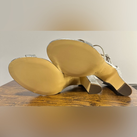 I. Miller Women’s Sherwin Silver Heeled Sandals NWT Size 9 - Picture 3 of 10